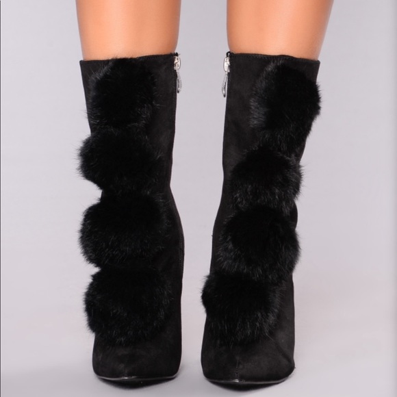 Pom Pom Booties - Picture 2 of 4